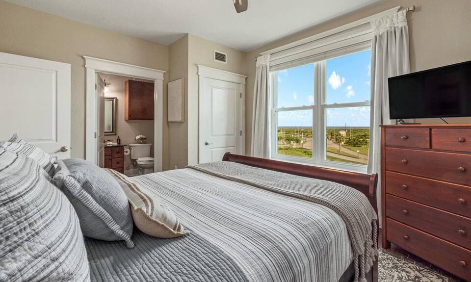 Top-Floor Condo at Pointe West 14