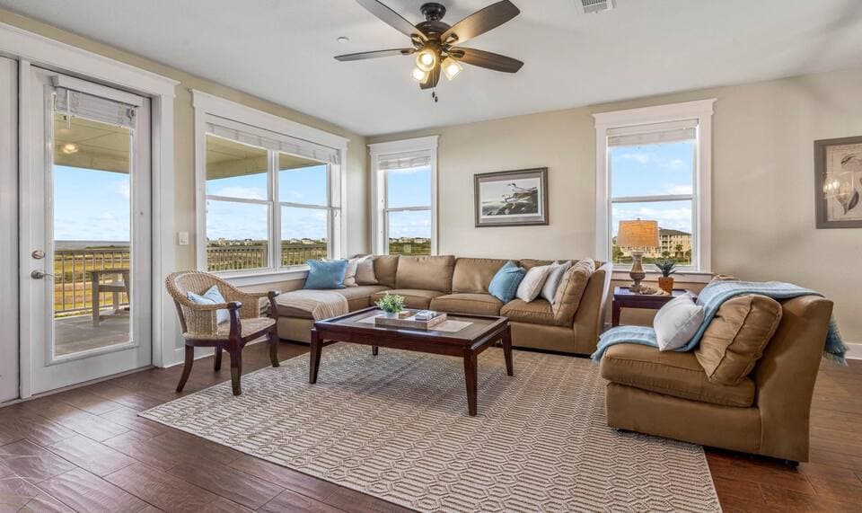 Top-Floor Condo at Pointe West 2